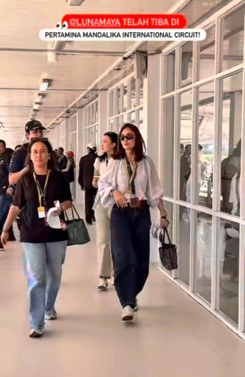Gaya Luna Maya Menonton MotoGP Mandalika 2026 (instagram.com/injourney.id)