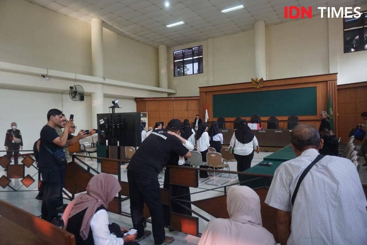 Sebelas pengasuh Daycare Little Aresha menjalani proses hukum atas dugaan kekerasan dan penelantaran anak.