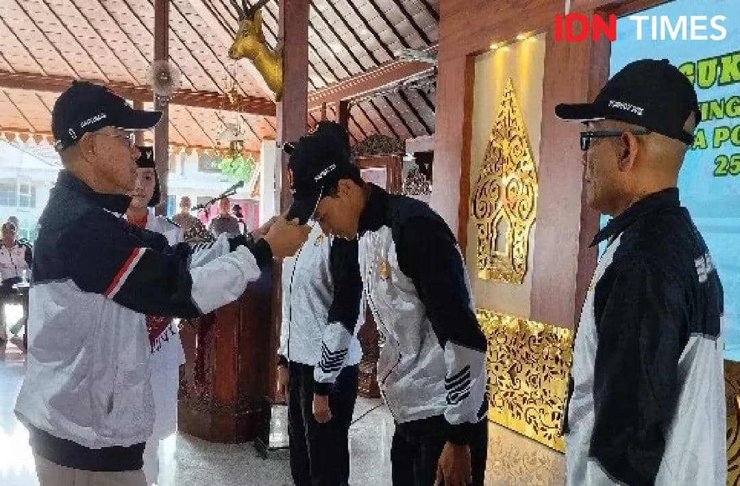 Bupati Banyumas Sadewo Tri Lastiono mengukuhkan atlet Banyumas untuk berlaga pada Porprov 2026 di Semarang Raya.