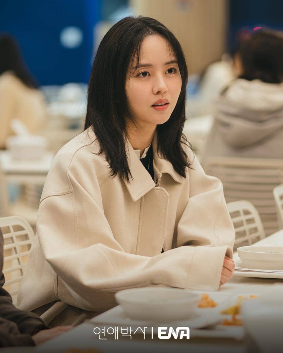 Cuplikan adegan drama Between Steps dalam unggahan akun Instagram ena_drama, memperkenalkan serial tersebut kepada penonton.