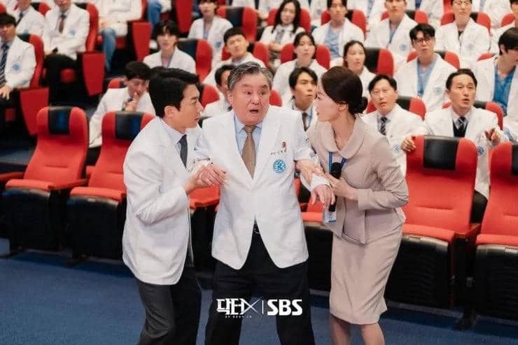 7 Sikap yang Merusak Citra Profesi Medis di Doctor X: Mafia in White