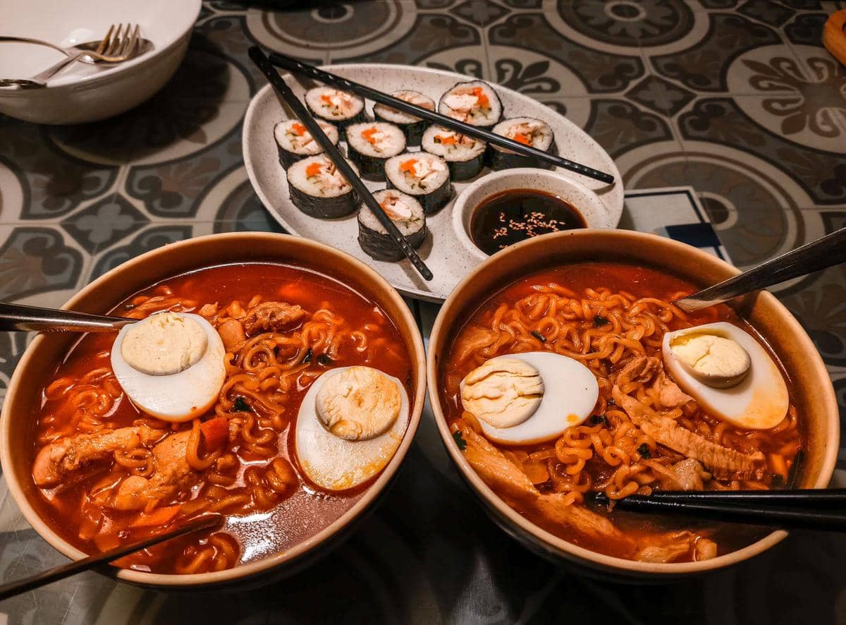 9 Makanan Pedas Korea, Ada Buldak hingga Jjamppong!