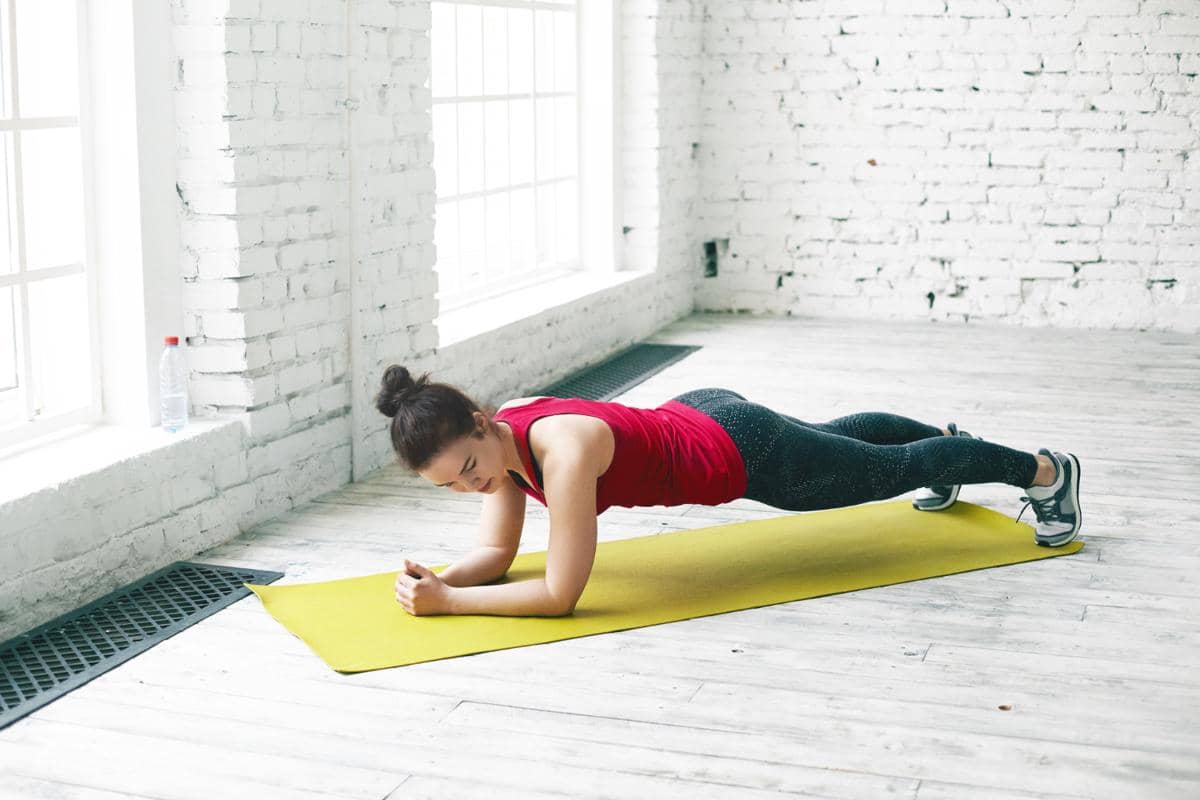 ilustrasi berlatih plank