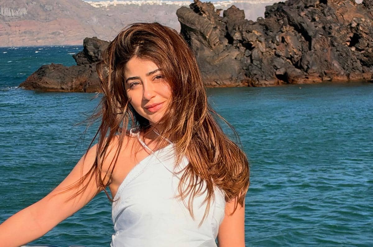 Aditi Bhatia Ajak Ibu Tersayang Jalan-Jalan ke Yunani, Seru Abis!