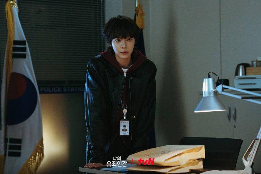 Potongan adegan drama Korea Love in Disguise produksi tvN yang memperlihatkan momen para karakter dalam serial tersebut.