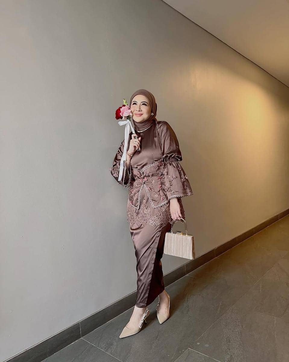 referensi one set outfit ala Kesha Ratuliu 
