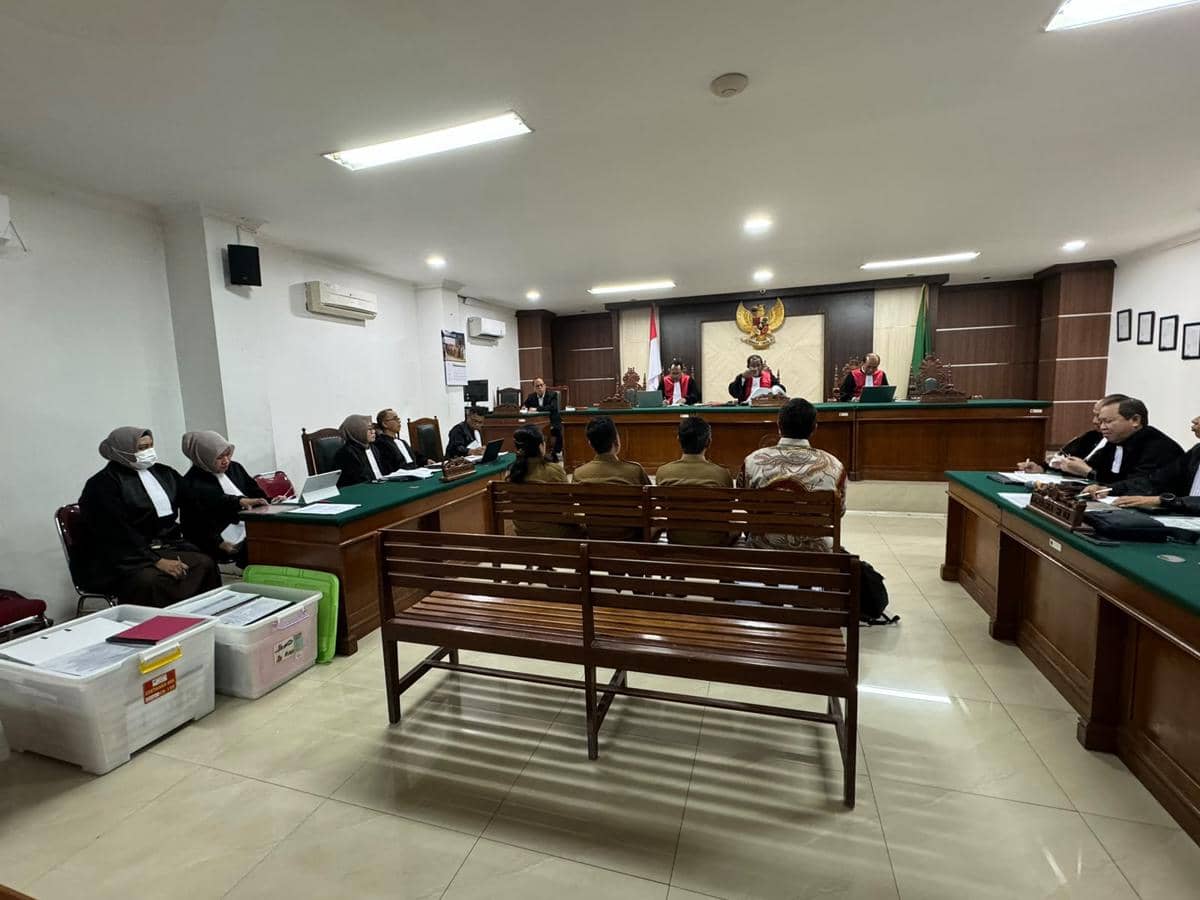 Mantan Penjabat (Pj) Gubernur Sulawesi Selatan (Sulsel), Bahtiar Baharuddin, hadir sebagai saksi dalam sidang kasus dugaan korupsi pengadaan