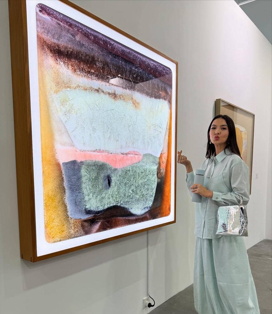 ide padu padan kemeja ala Raline Shah 