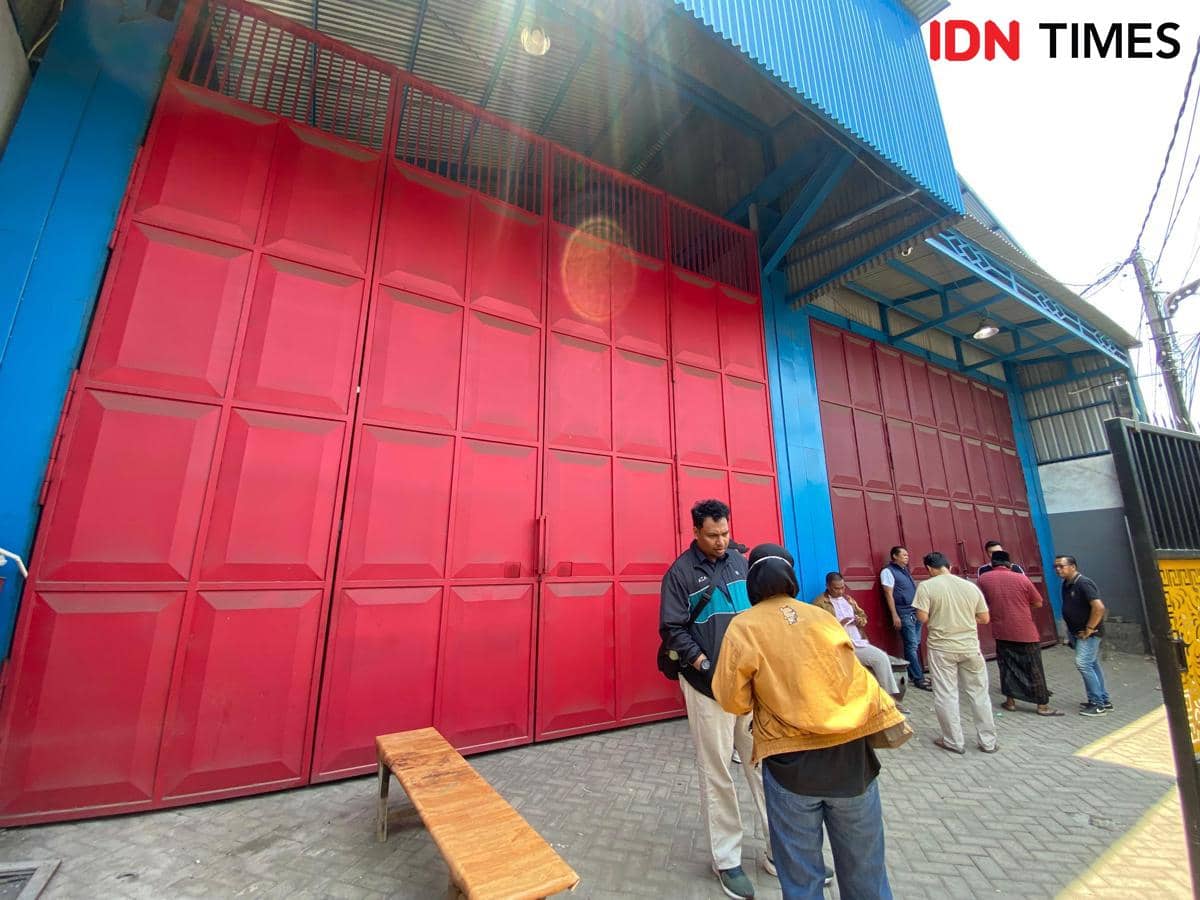 2 Pekerja di Surabaya Dilarikan ke RS Usai Terjepit Tumpukan Besi