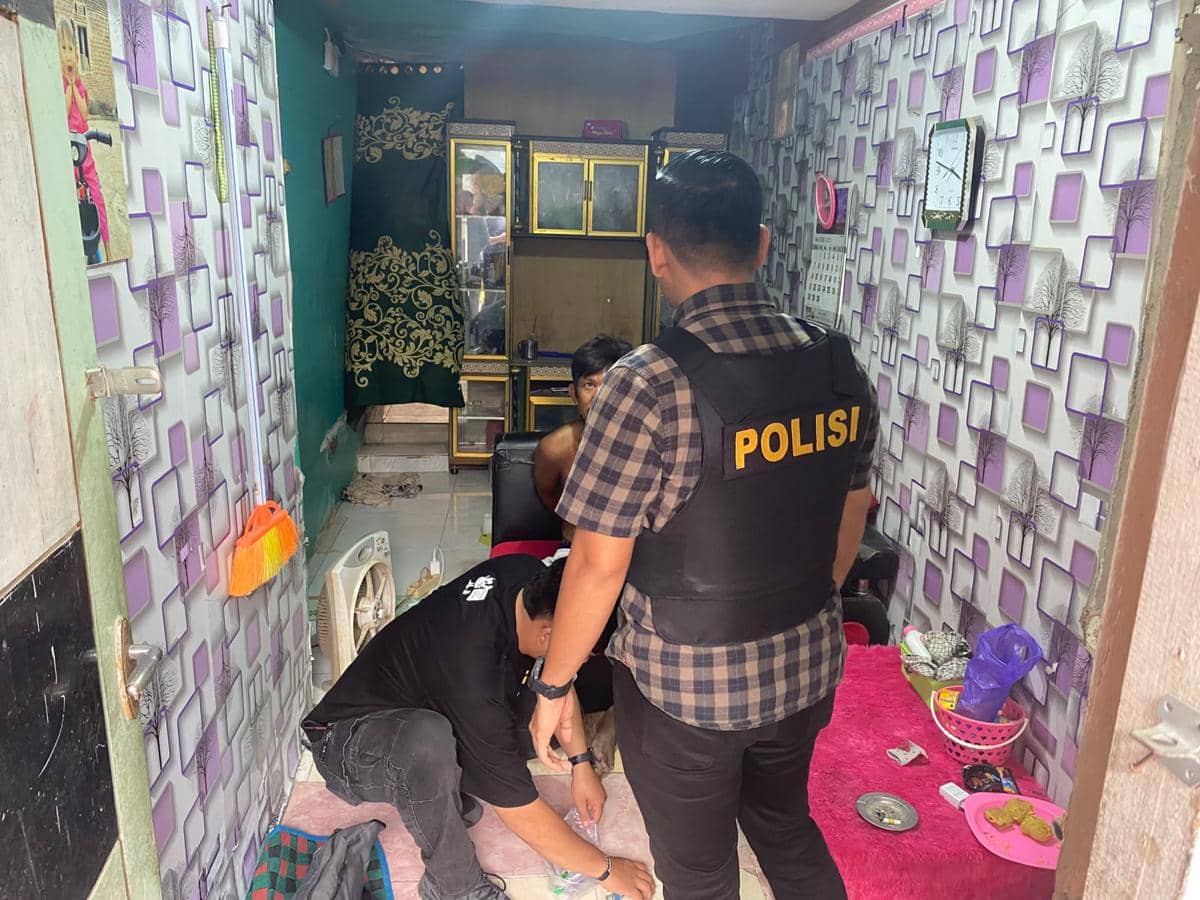 Penggerebekan Kampung Narkoba di Bandar Lampung, 3 Pria Diringkus!