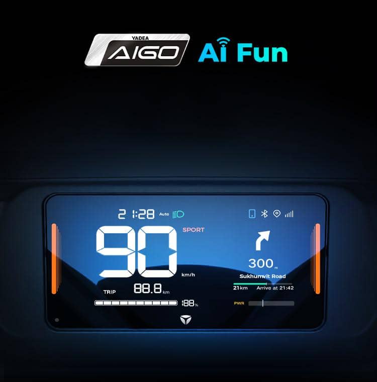 Panel instrumen digital Yadea GT80 dengan layar informasi berkendara yang terpasang pada area setang kendaraan.