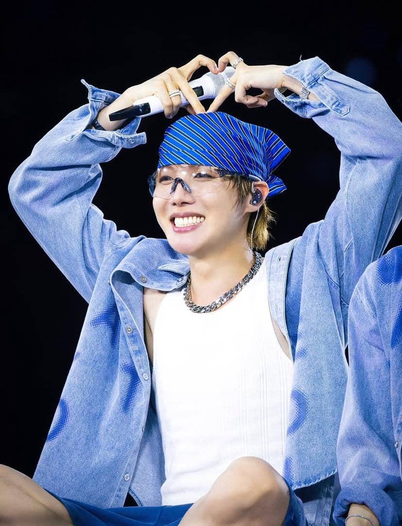 J-Hope BTS tampil dalam potret promosi yang dibagikan melalui akun Instagram resmi BTS, bts.bighitofficial.