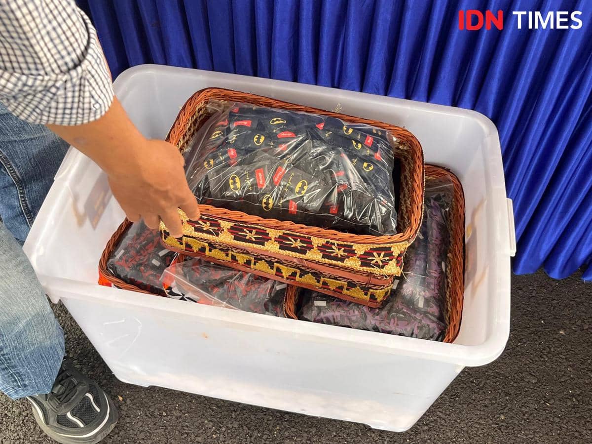 Lanal Lampung menggelar konferensi pers pengungkapan 4.364 cartridge liquid vape diduga mengandung zat narkotika.