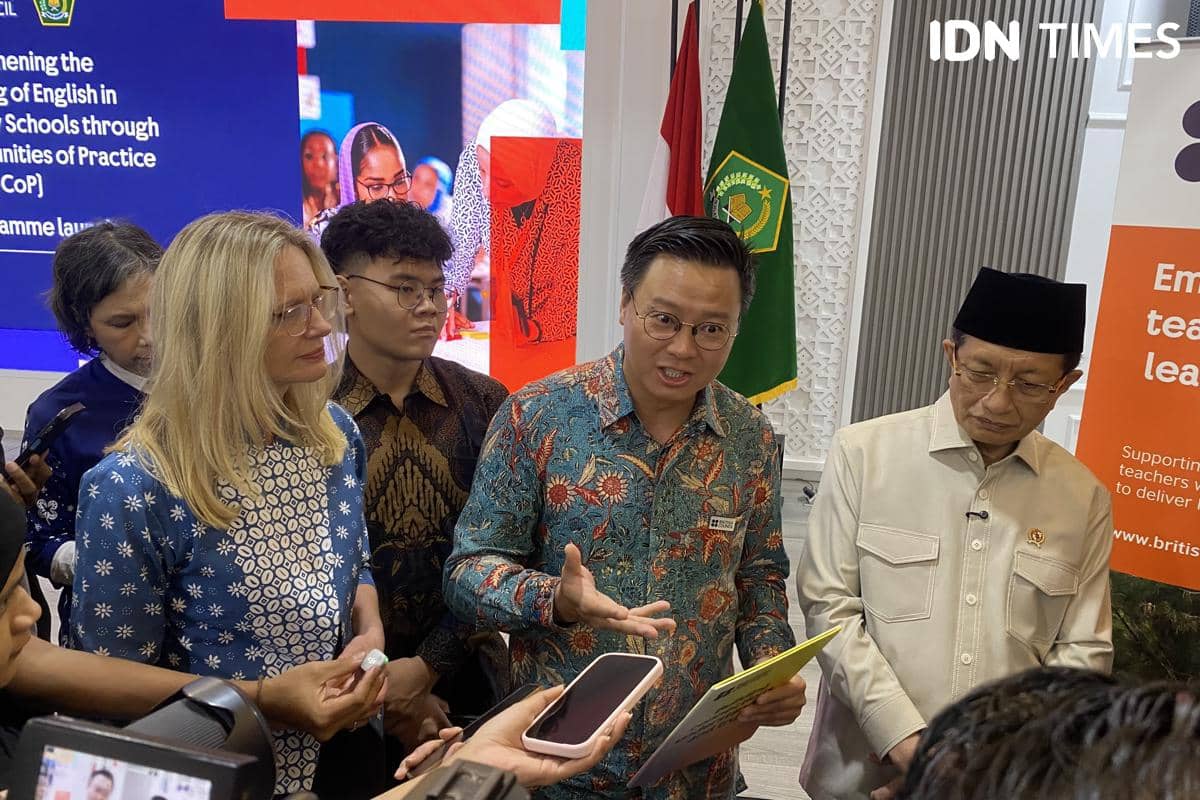 Summer Xia, Country Director Indonesia dan Director ASEAN British Council, berbicara tentang kemampuan bahasa Inggris bagi siswa.