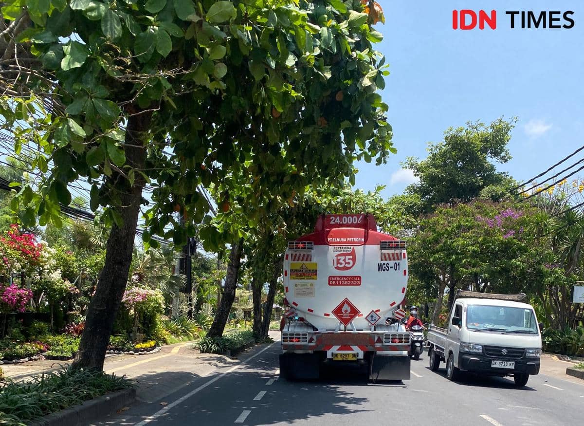 Ilustrasi kendaraan pengangkut BBM dari Pertamina