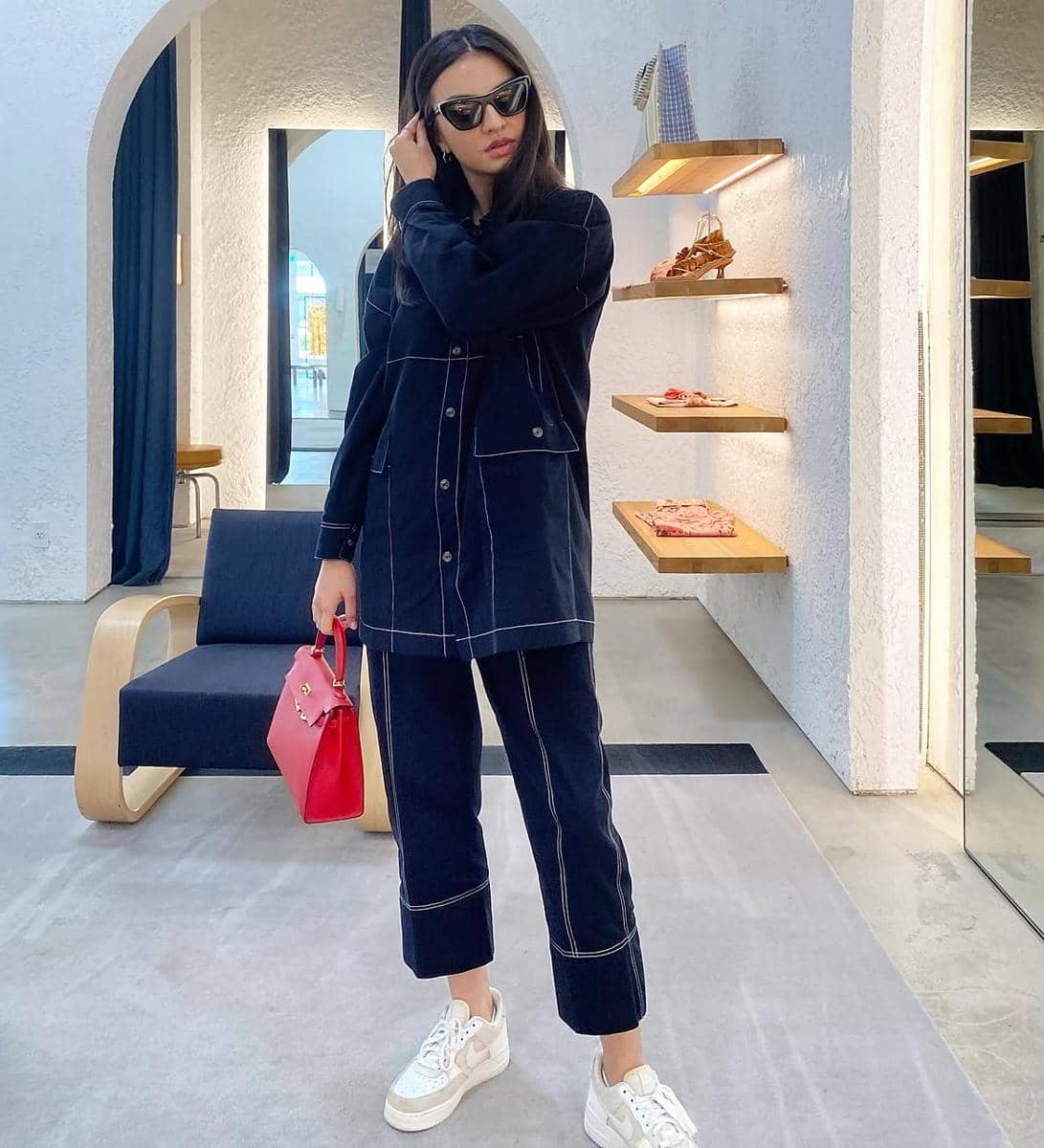 ide padu padan kemeja ala Raline Shah 