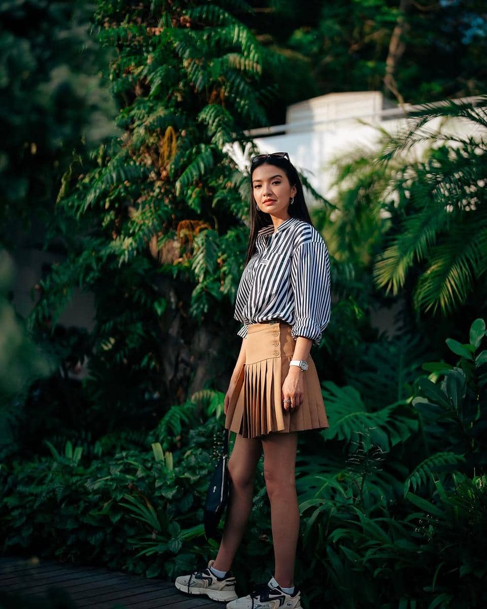 ide padu padan kemeja ala Raline Shah 
