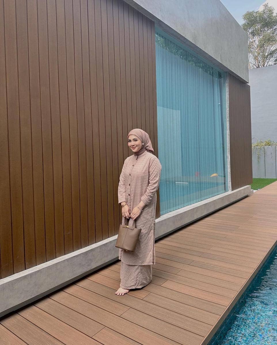 referensi one set outfit ala Kesha Ratuliu 