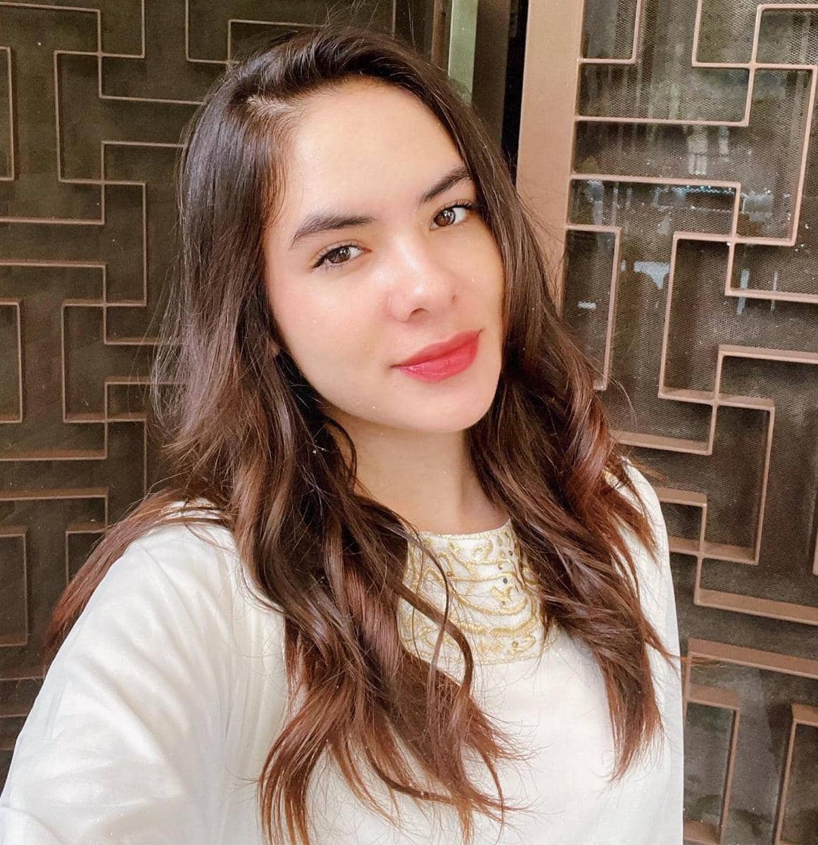 gaya rambut panjang ala Steffi Zamora