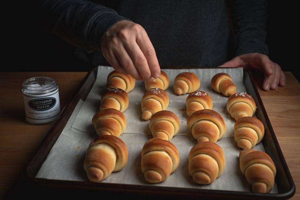 Kenapa Sea Salt Sering Dijadikan Taburan Salt Bread?