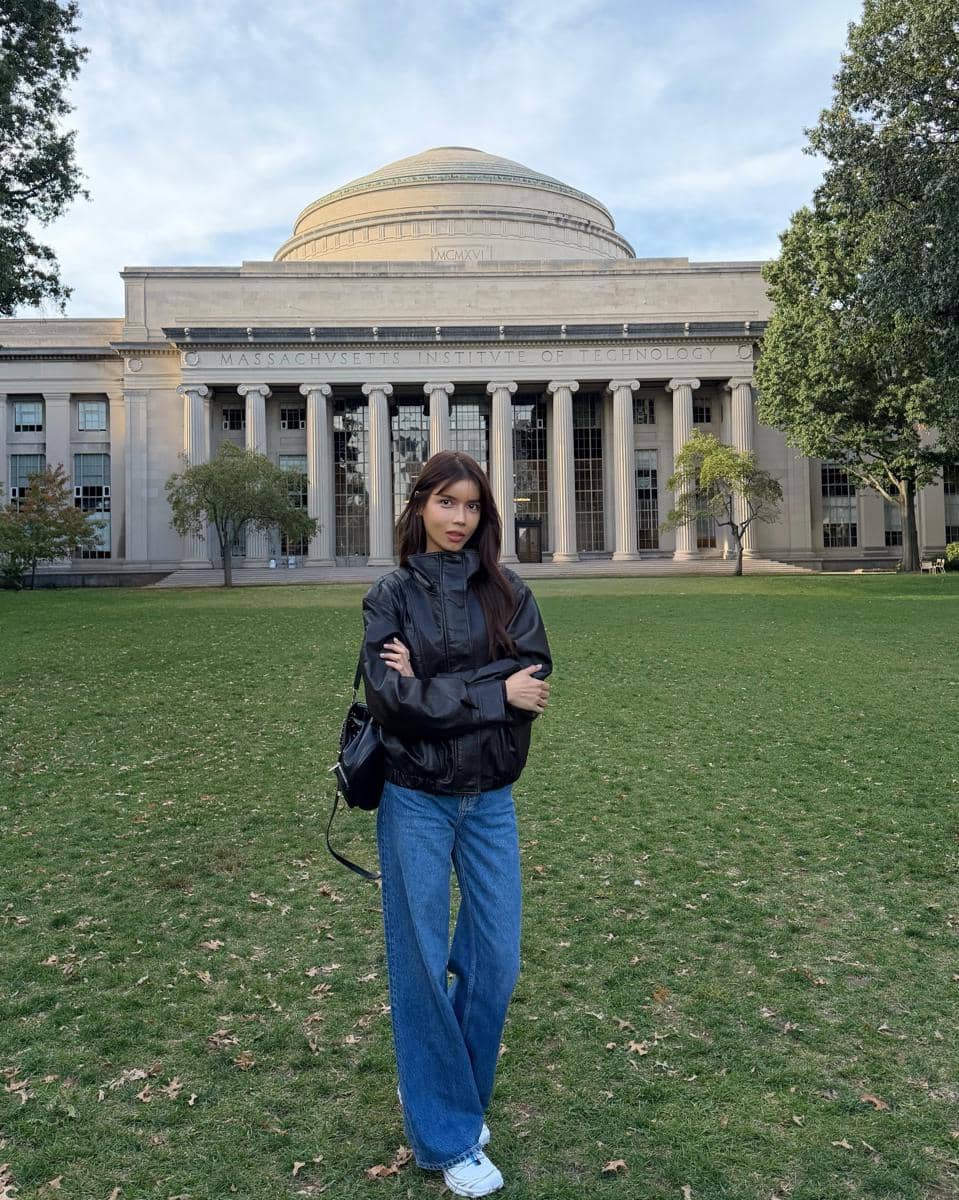 Sabrina Chairunnisa jalan-jalan di Boston