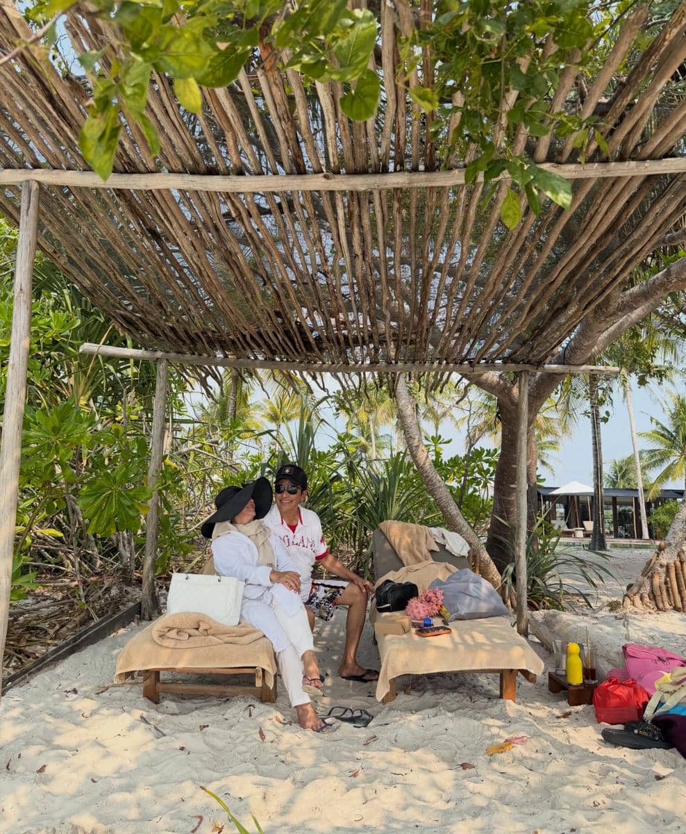 Keluarga Gya Sadiqah berlibur di Belitung