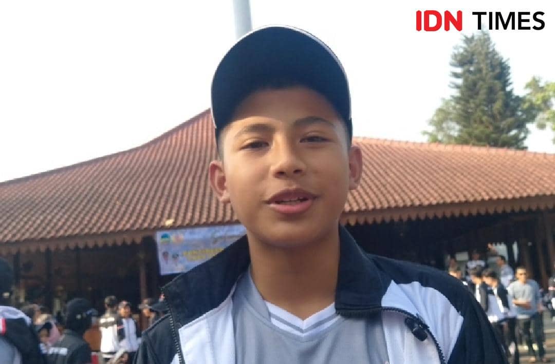 Safran Yondi, atlet golf muda Banyumas, bersiap menjalani penampilan perdananya pada ajang golf Porprov.