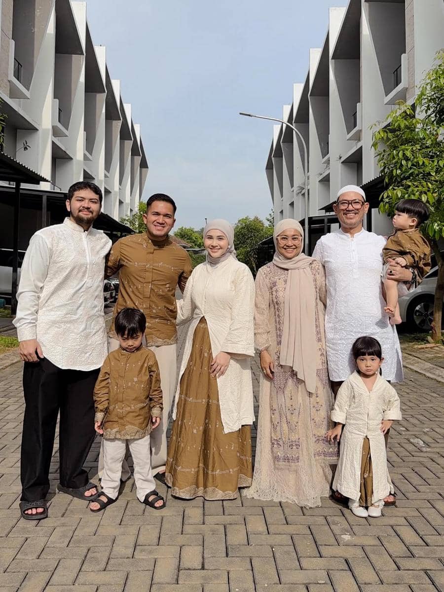 referensi one set outfit ala Kesha Ratuliu 