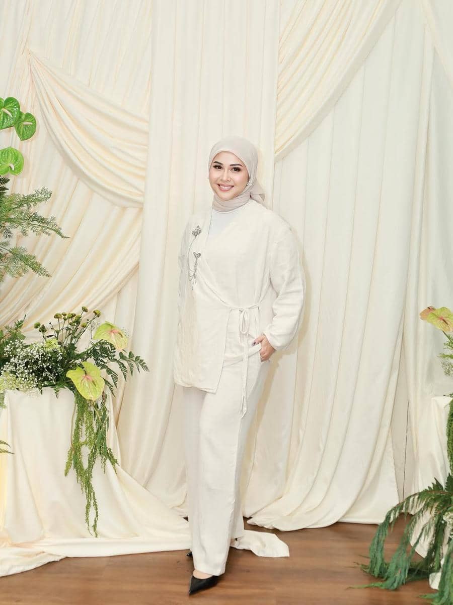 referensi one set outfit ala Kesha Ratuliu 