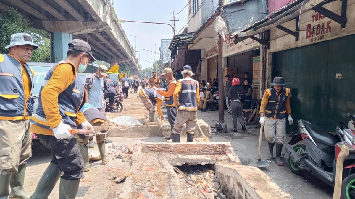 Trotoar Pasar Kiaracondong Bersih dari PKL, Perbaikan Drainase Dikebut