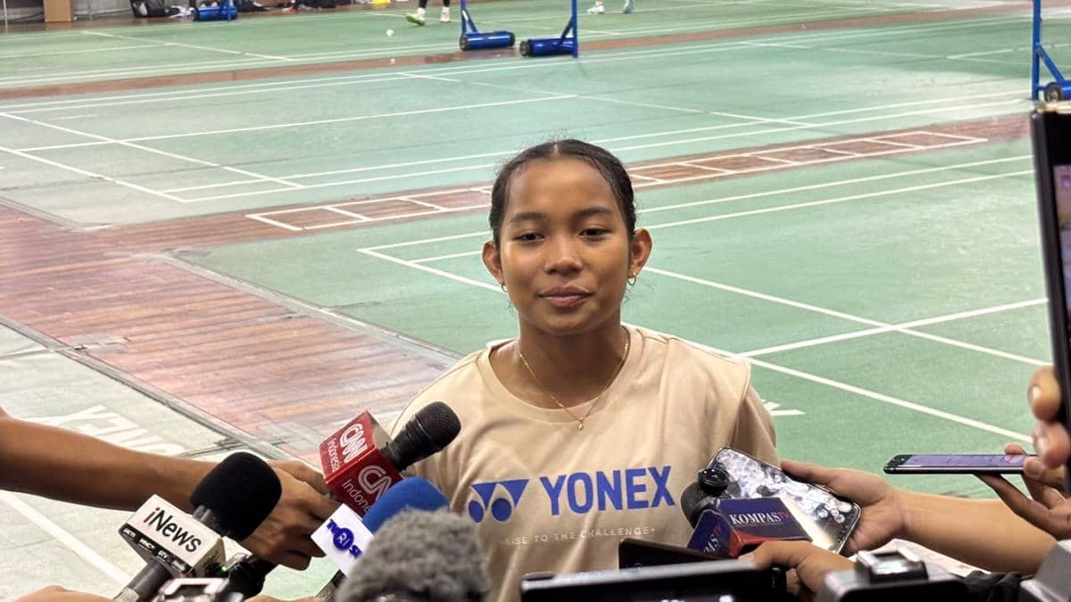 Miftaqul Putri Ayudis, atlet bulu tangkis Indonesia yang dipersiapkan untuk ajang YOG 2026, berpose untuk potret.