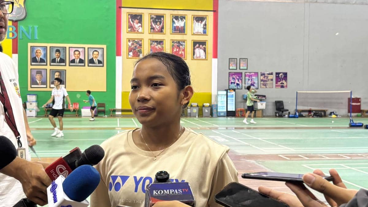 Potret Miftaqul Putri Ayudis, atlet bulu tangkis Indonesia yang dipersiapkan untuk ajang YOG 2026 mendatang.