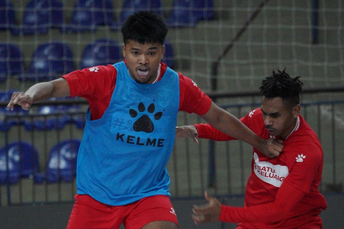 Para pemain Timnas Futsal Indonesia menjalani sesi latihan di Brasil setelah tiba untuk persiapan pertandingan.