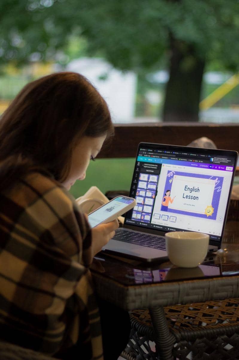 Mengenal Teknik Shadowing, Bisa Bikin Bahasa Inggris Kamu Lancar!