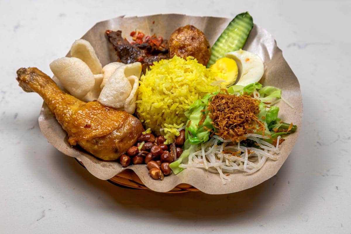 ilustrasi nasi kuning