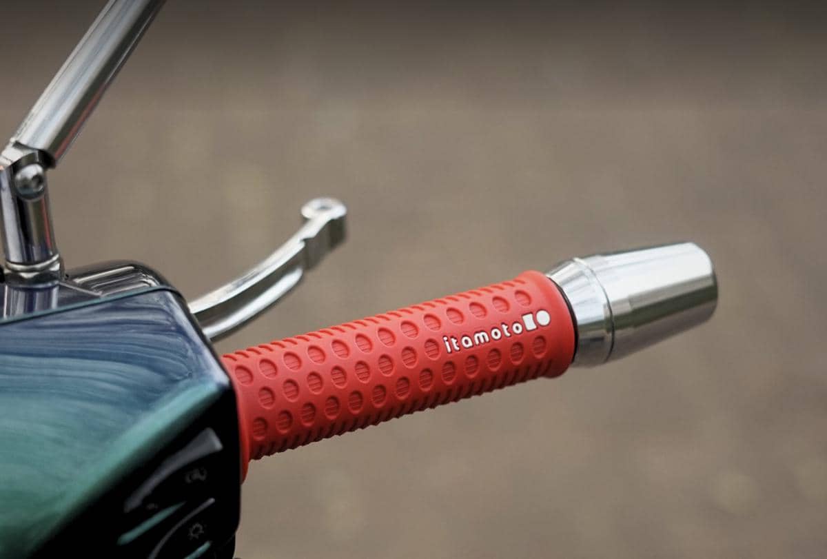 Produk Itamoto Dots Handgrip dengan material DuraSoft Compound dan teknologi VEECT untuk mendukung karakter grip.