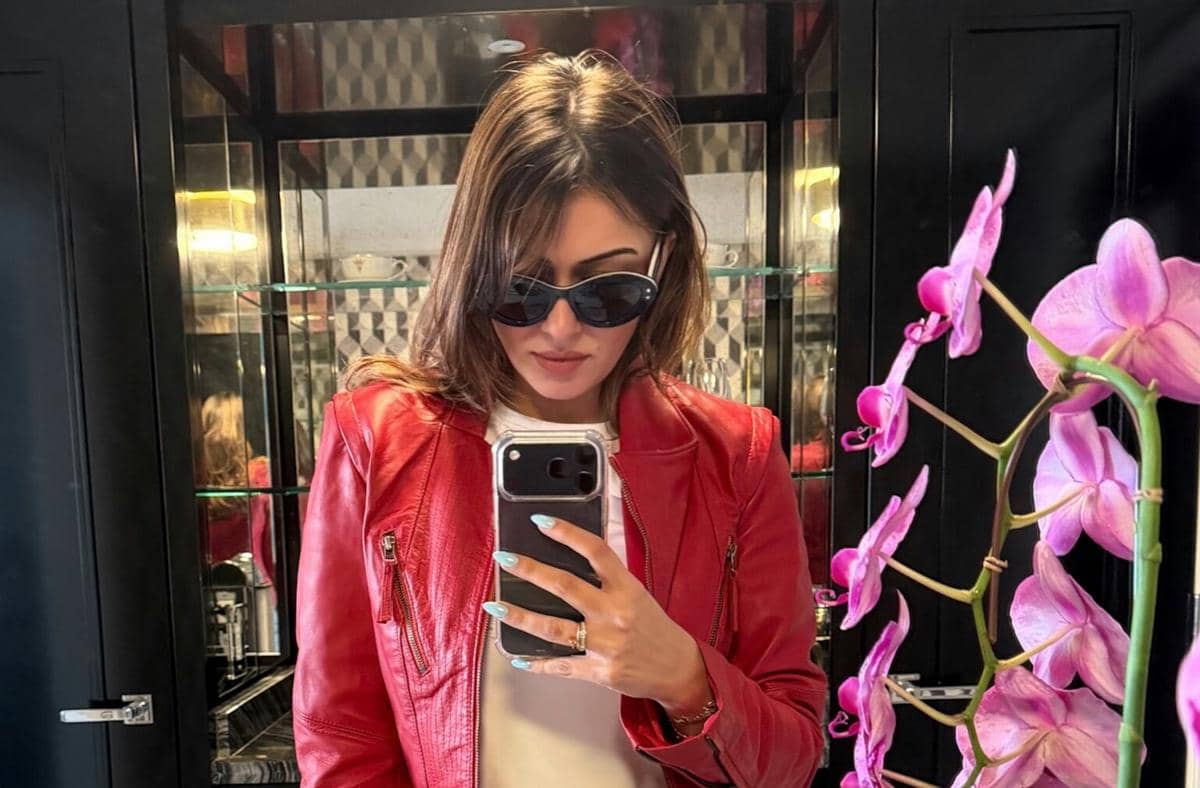 Keseruan Hansika Motwani Liburan di Kanada, Main ke Air Terjun Niagara