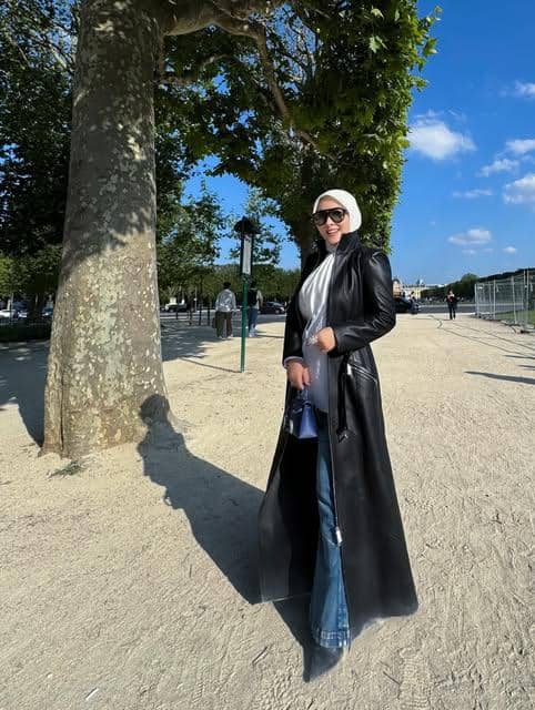 Syahrini tampil dengan OOTD traveling yang elegan, memadukan busana modis untuk perjalanan.