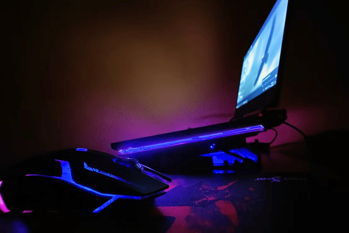 ilustrasi laptop gaming