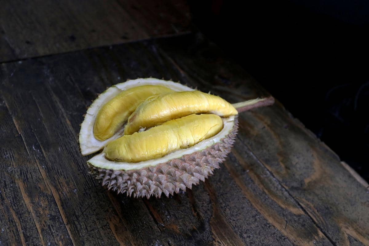 Buah durian yang sudah dibelah. 