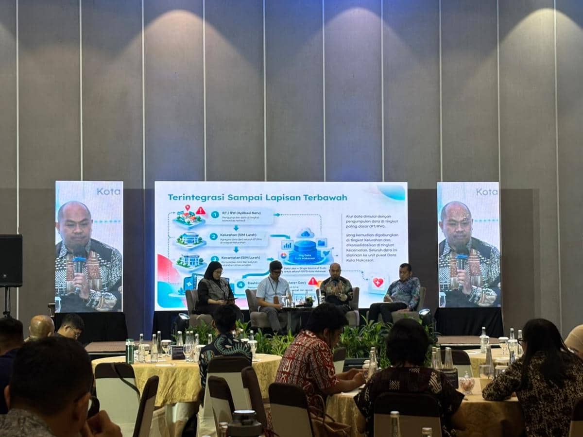 Rapat Peningkatan Kapasitas Pemerintah Daerah dalam Penyelenggaraan Pengelolaan Perkotaan dengan Pendekatan Kota Cerdas di Hotel Santika Pre