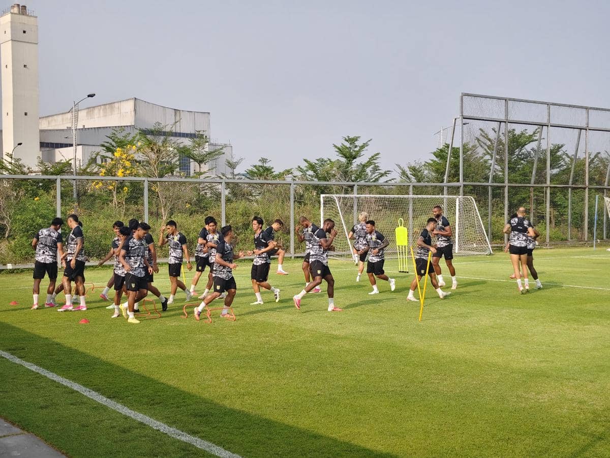 Tavares Siapkan Persebaya untuk Redam Monster Udara PSS Sleman di GBT
