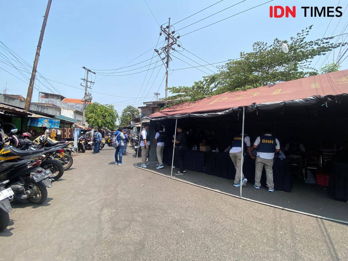 Kampung Narkoba Jalan Kunti Surabaya Digerebek, Ada Tes Urin