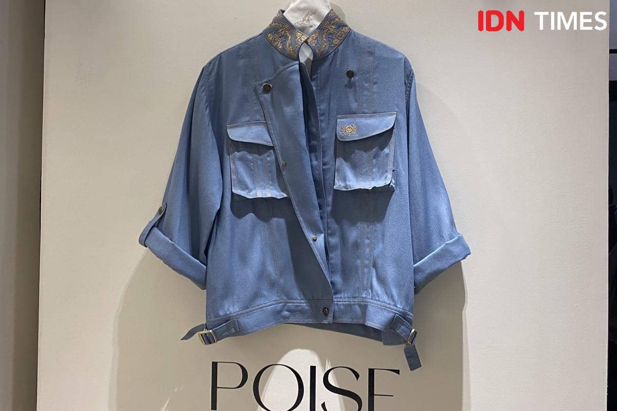 Detail bordir bunga pada busana koleksi POISE yang menyisipkan filosofi beragam karakter perempuan dalam desainnya.