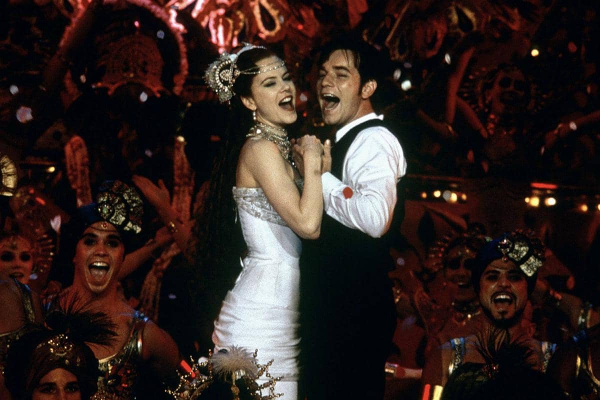 Cuplikan adegan dari film Moulin Rouge! produksi Bazmark Productions, sebagaimana tercantum dalam keterangan gambar.