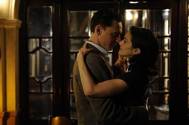 cuplikan film The Deep Blue Sea