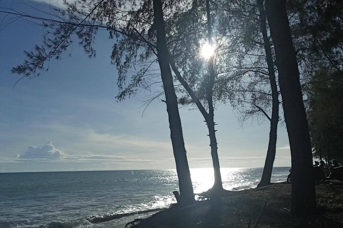 ilustrasi pantai di Pariaman