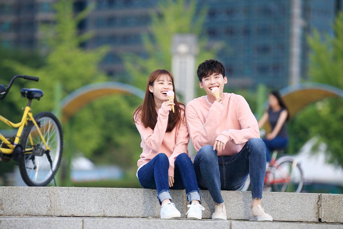 Han Hyo Joo dan Lee Jong Suk di drama W