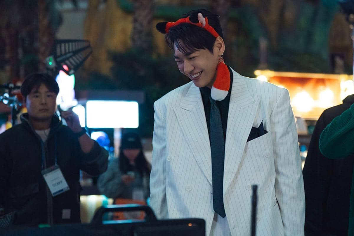 Kolase suasana di balik layar produksi serial Netflix Take Charge of My Heart bersama para pemerannya.