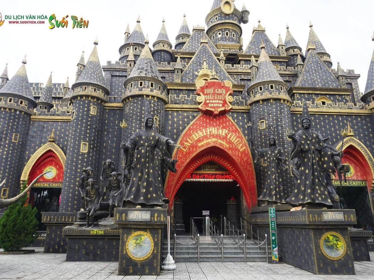 Magic Castle Suoi Tien Theme Park